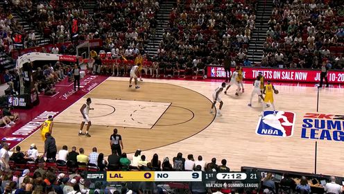 夏联-布朗尼14分 斯威德21+10 贝兹利12+10+5帽 湖人力擒鹈鹕