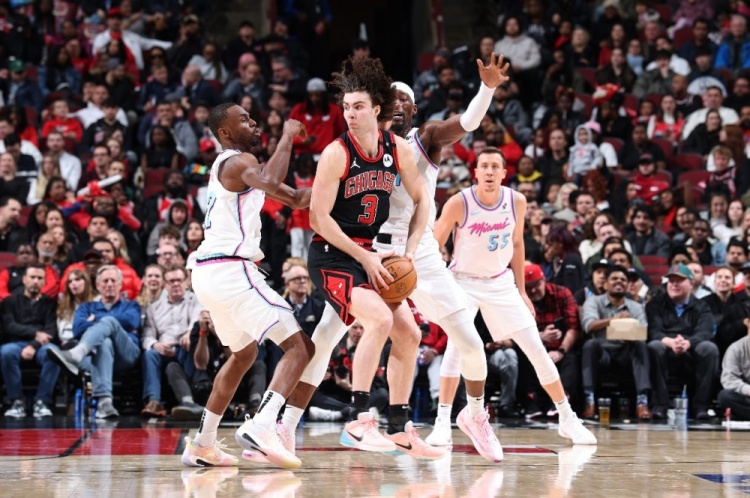 周三竞彩篮球强档：季后赛附加赛再对决 公牛热火鹿死谁手？