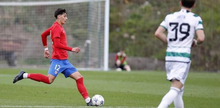 记者：巴萨将签下马竞B队20岁后卫斯皮纳，他有望竞争一线队位置