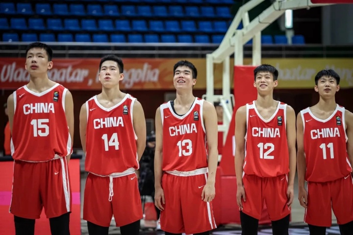 媒体人：中国U16男篮上半场破联防做得不好 他们下半场适应了防守