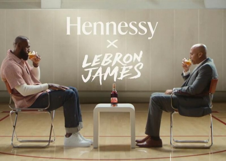 Windhorst：听说有人签不用露面的代言合同 詹姆斯的操作完全相反