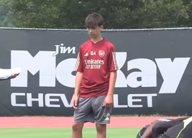 16岁踢右边锋，阿尔特塔长子加布里埃尔-阿尔特塔为阿森纳U17出场