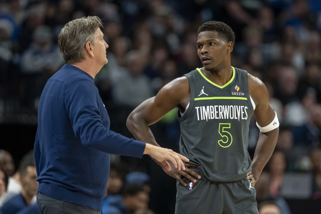 苏群：森林狼内部出现了严重的分歧 队员们不满教练的安排和指挥