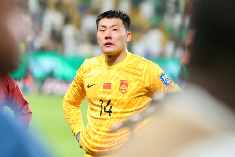 直播吧：王大雷在国足vs巴林比赛中任队长，并出席今晚赛前发布会