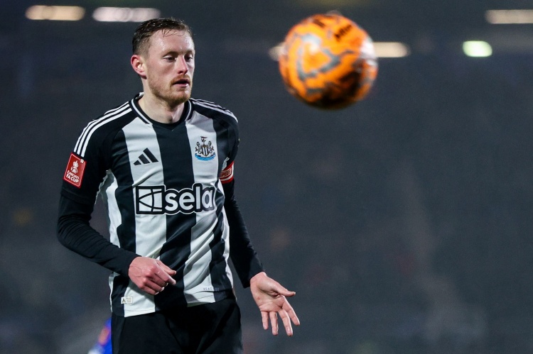 TA：利兹联总价1200万镑报价朗斯塔夫，纽卡尚未回复