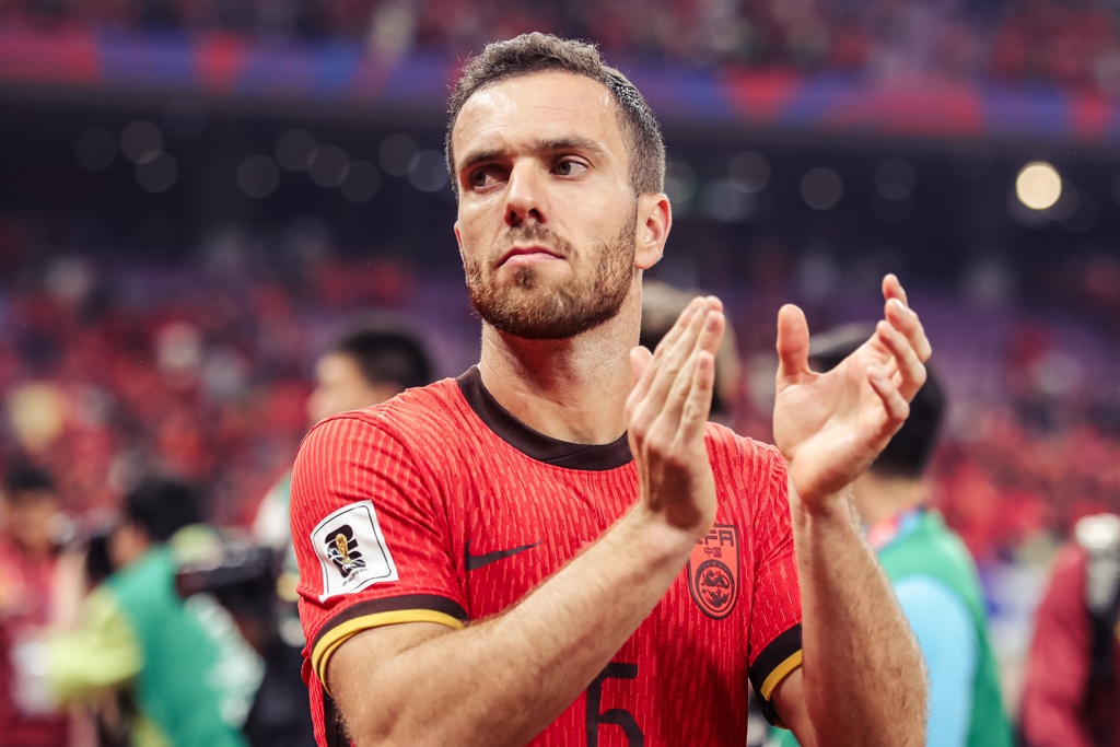 津媒：黄政宇首发+王大雷失误，国足挖坑太大必须吸取慢热教训