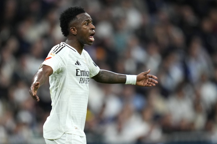 世体：皇马方面否认与维尼修斯经纪人会面，续约并无新进展