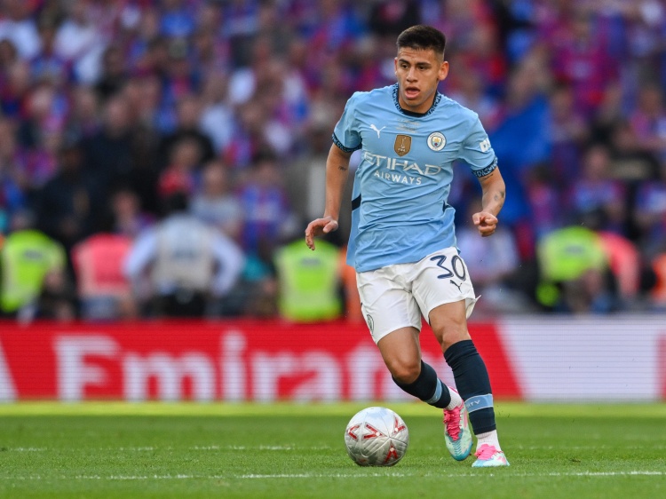 意媒：曼城只想纯租借埃切维里，罗马对此并不信服