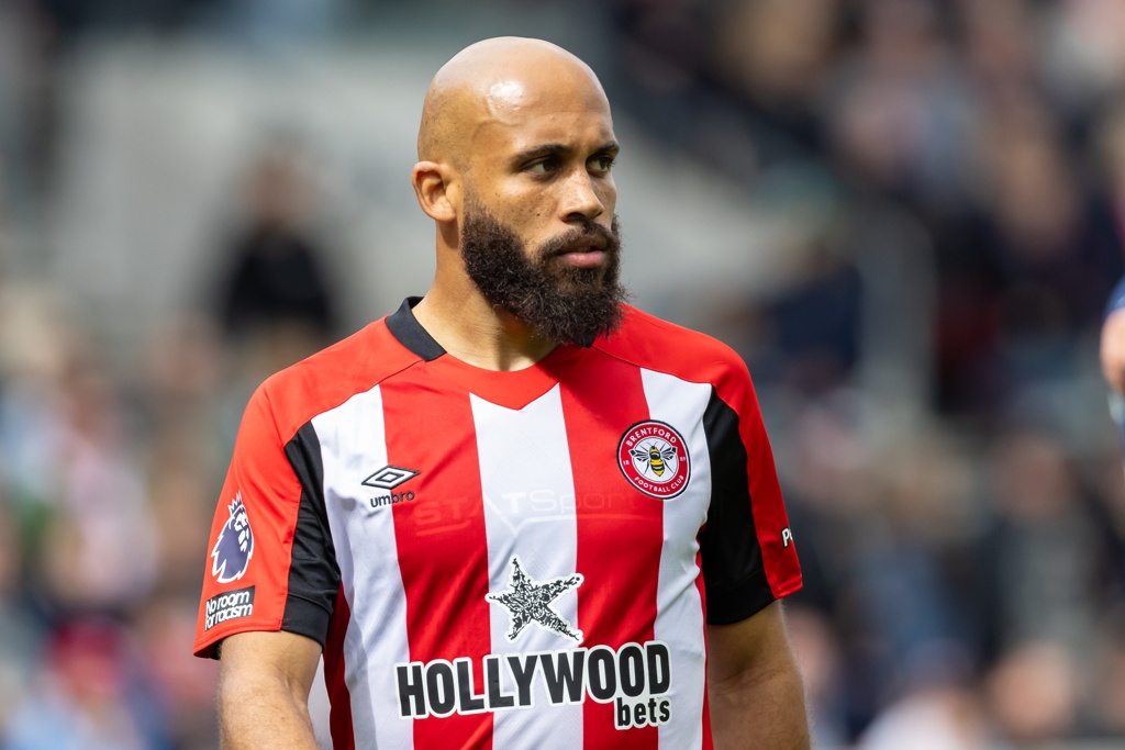 记者：姆贝莫今天去了老特拉福德，明天前往卡灵顿