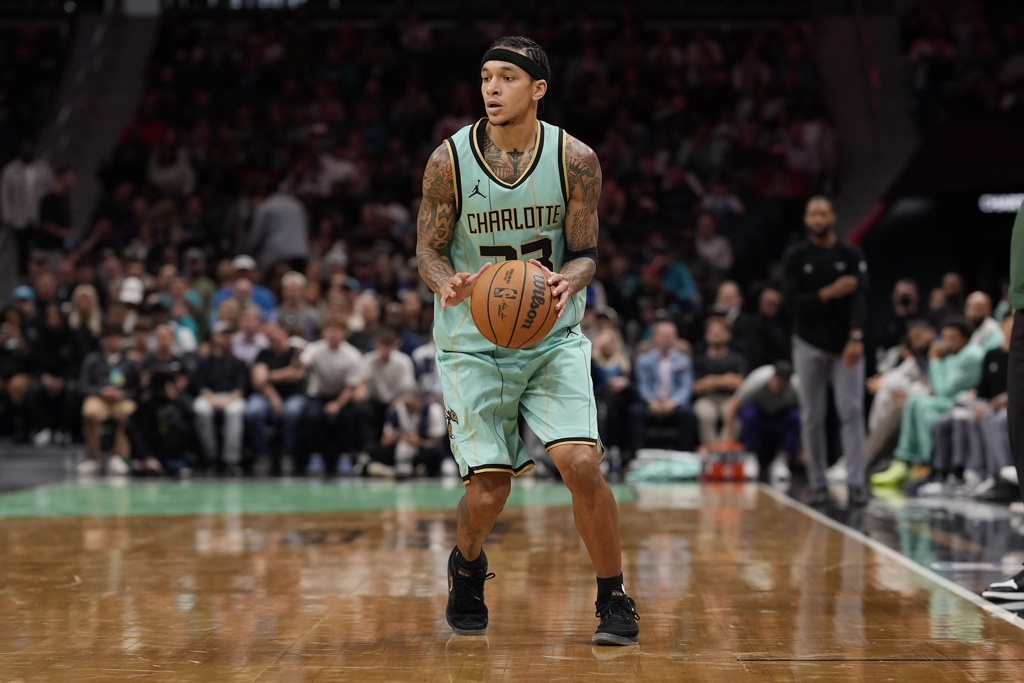 本季打13场&场均14.1分！蜂记预测特雷-曼恩合同：年薪800-1000万