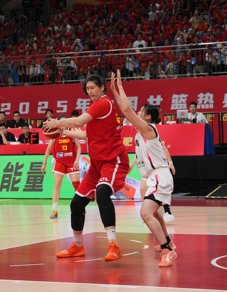 对方改变防守策略但张子宇进攻不可阻挡 王思雨状态不错值得一提