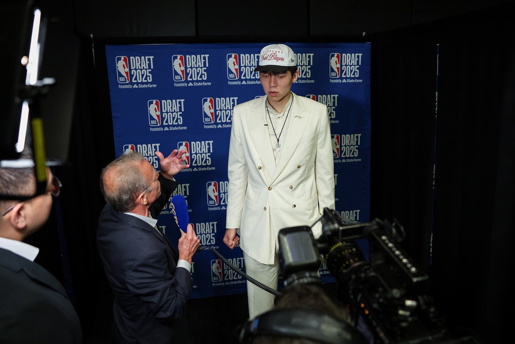 媒体人：16顺位是富保罗提高曝光度带来的 更是小杨自身实力体现