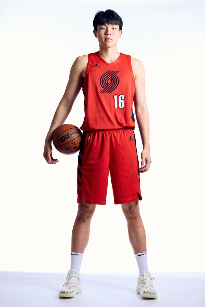 苏群：当年王治郅想打夏联 信兰成是同意的 篮协也是支持杨瀚森的