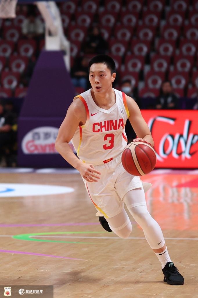 媒体人：胡明轩有时状态不稳是事实 但很多时候都是最能打硬仗的