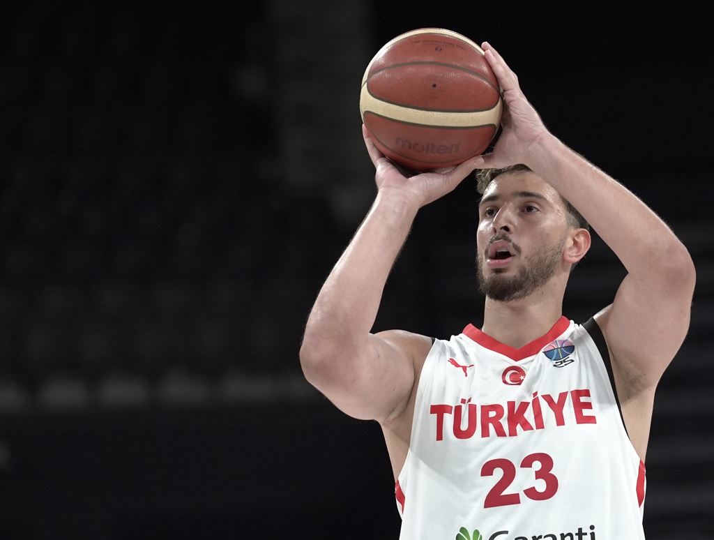 土耳其主帅：换下申京是想让他休息 没人告诉我他差1个助攻到三双