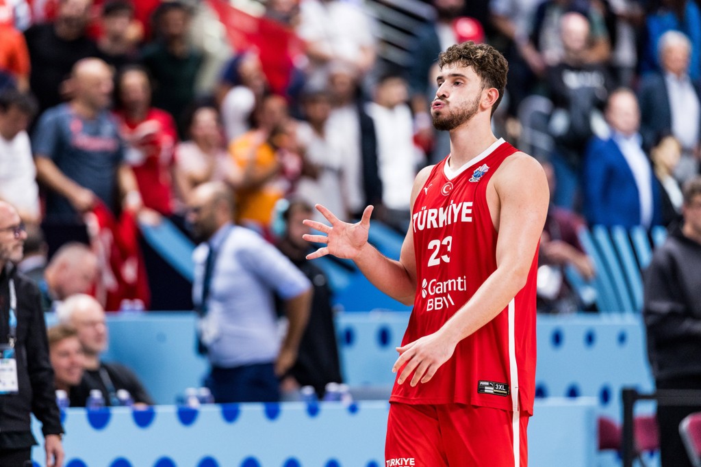 高度赞美！土耳其男篮主帅：申京可能是NBA中传球最出色的大个子